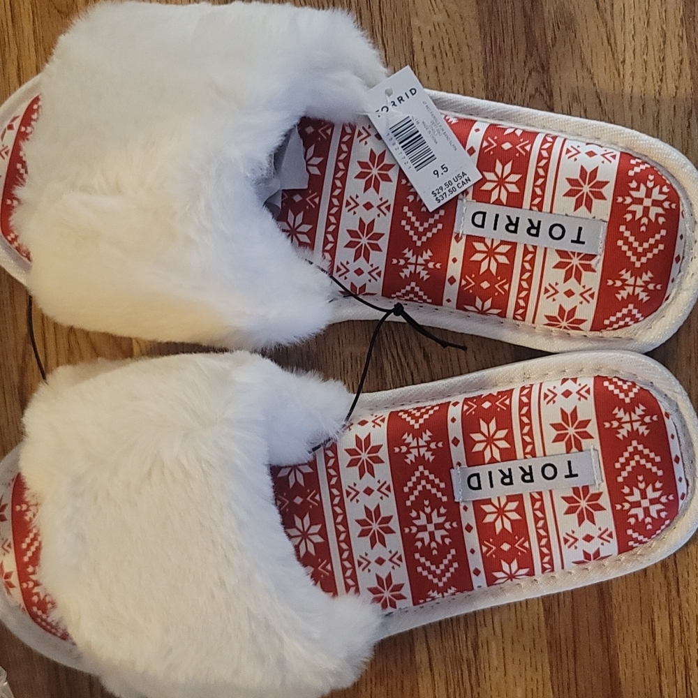 TORRID FAIR ISLE FUR BAND SLIPPERS: RED/WHITE: NWT: SZ 9.5WW